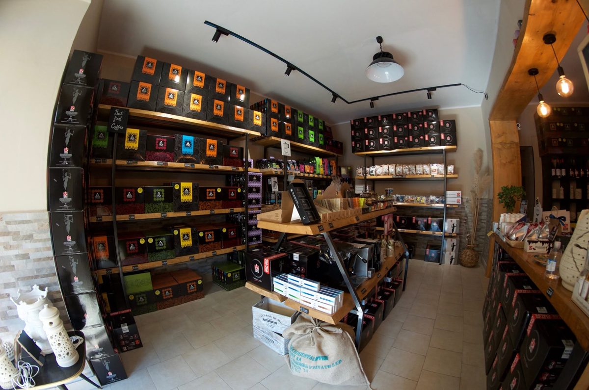 Interno del negozio Il Caffè Store in Via Etnea 610 a Catania